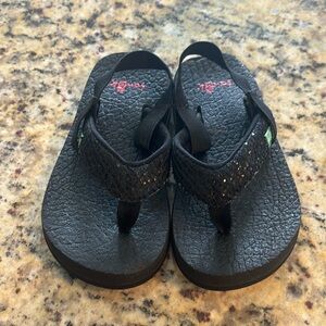 Black toddler sanuk sandles in good used condition